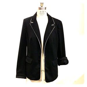 Black blazer with white piping edge